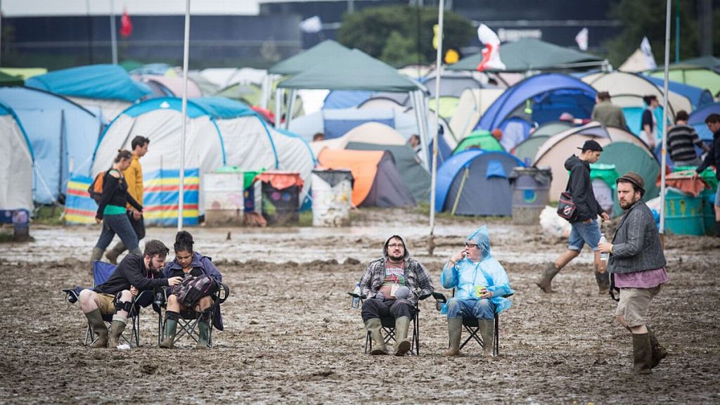 A guide on what to do (and what not to do) at Glastonbury on Thursday. *for cool eyes&nbsp;only*